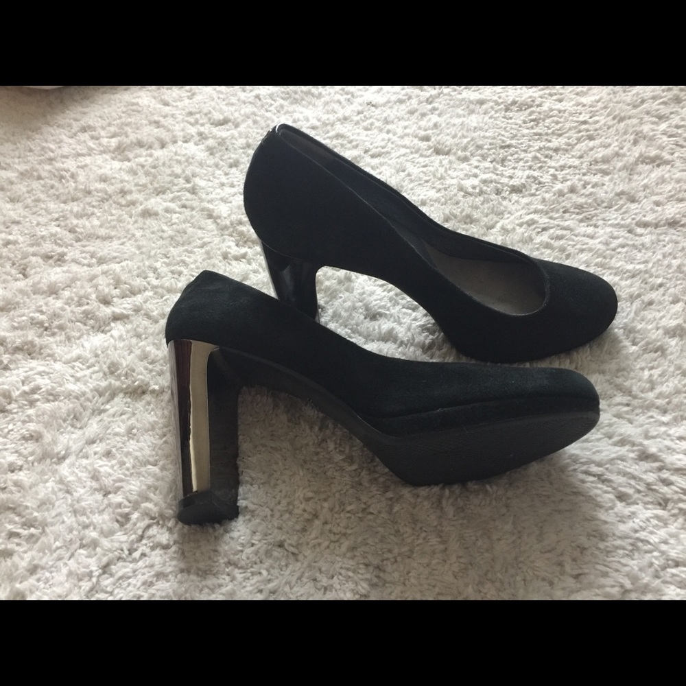 Kenneth Cole black suede pumps 9.5